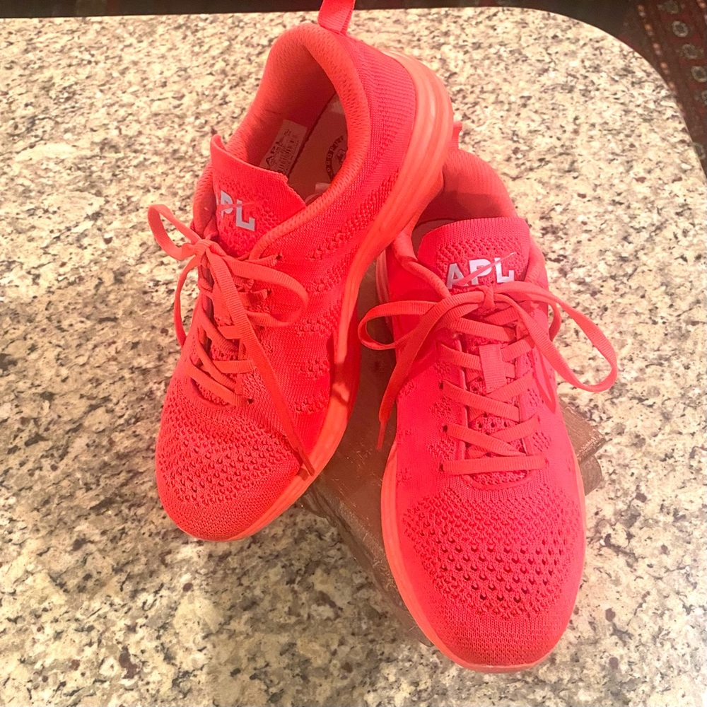 Size 9.5 APL techloom sneaker. Great condition!